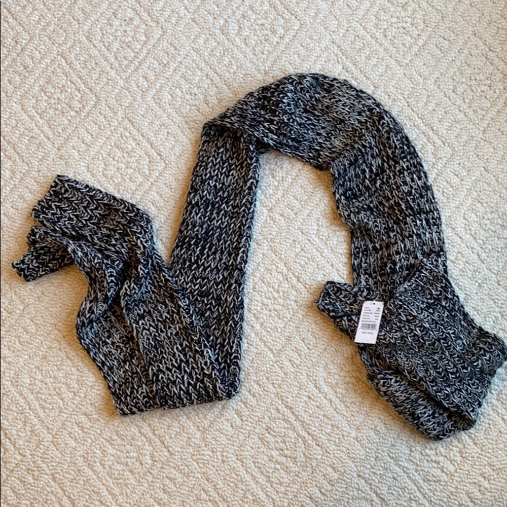 Brandy Melville crochet scarf